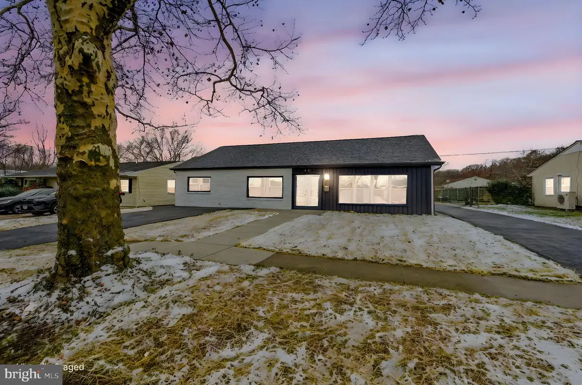 48 Chippendale Cir, Newark, DE 19713 - Image #1