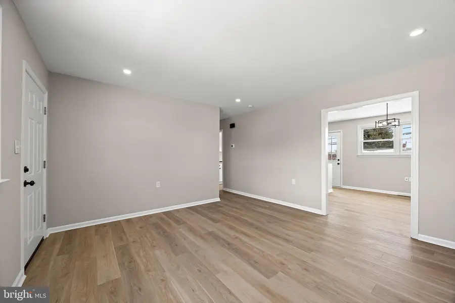 318 S Dupont Rd, Newport, DE 19804 - #3