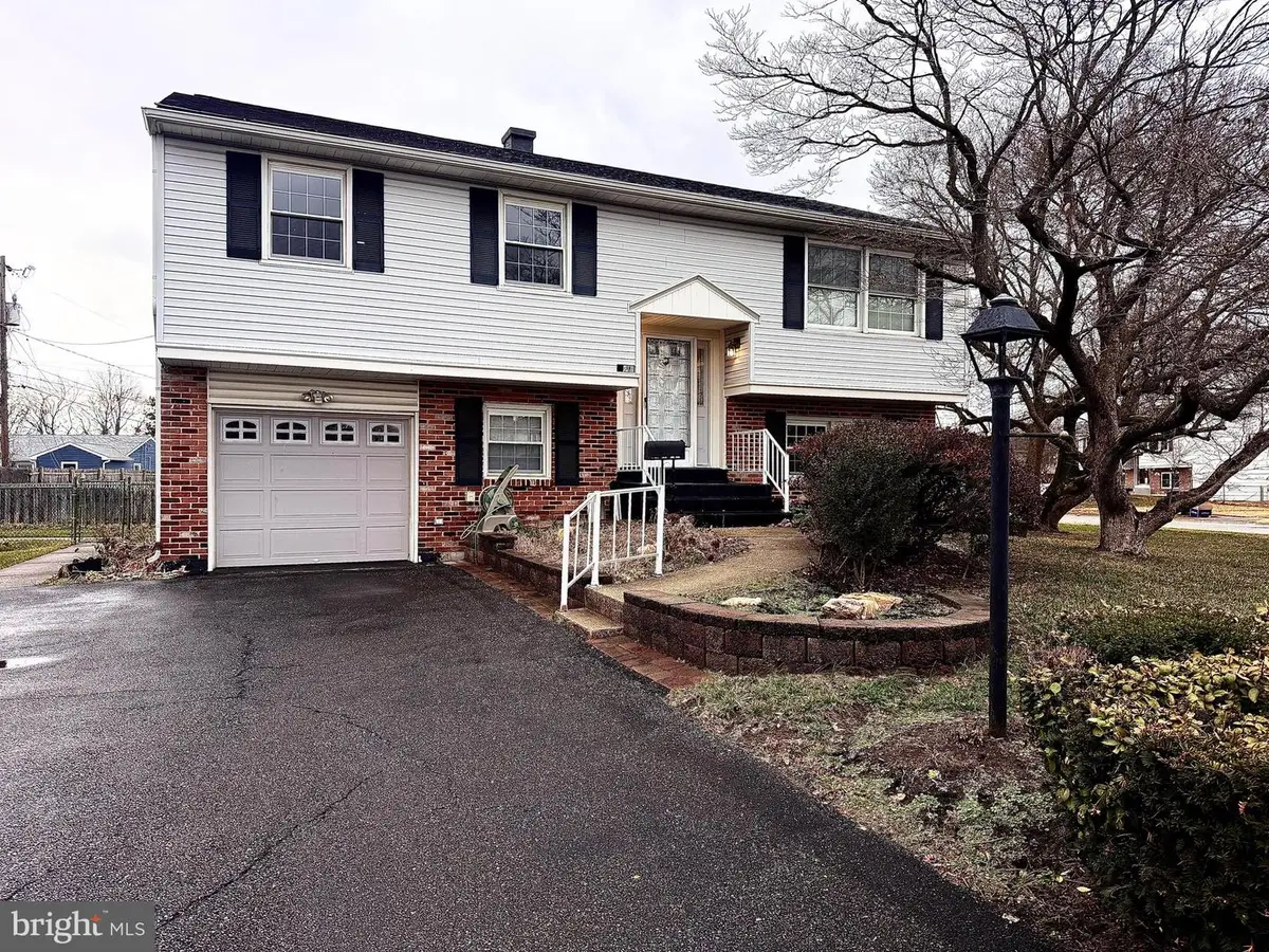 214 Bluefield Rd, Newark, DE 19713 - Image #1