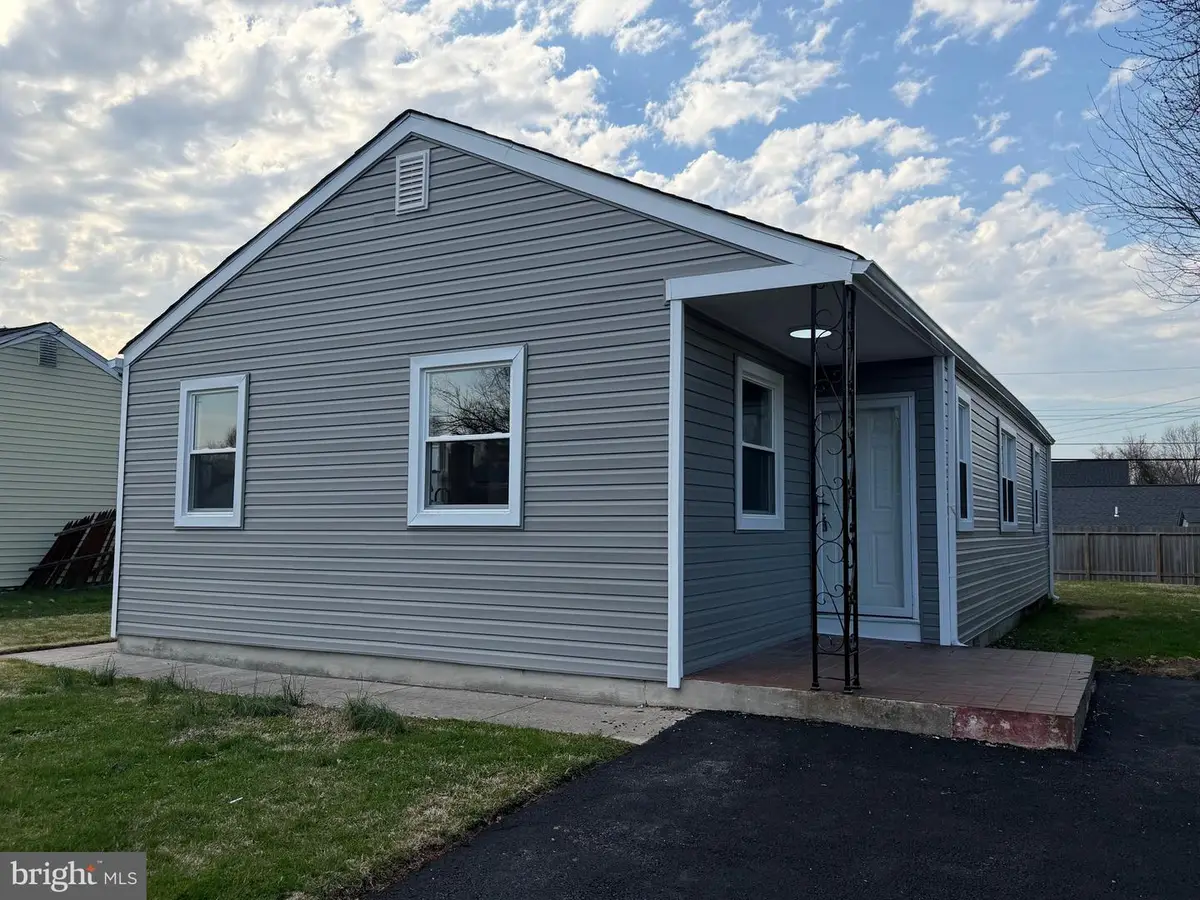 321 Bassett Ave, New Castle, DE 19720 - #1