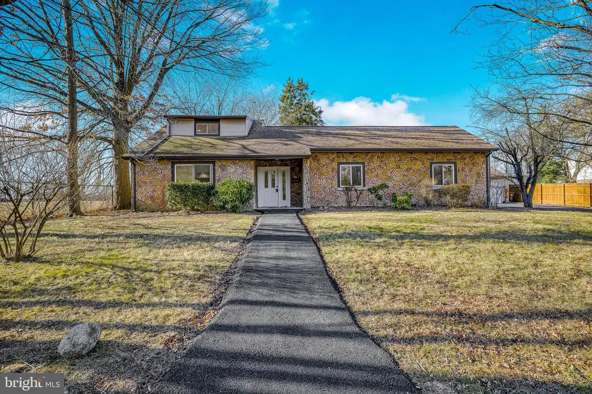 202 E 39th St, Wilmington, DE 19802 - #1