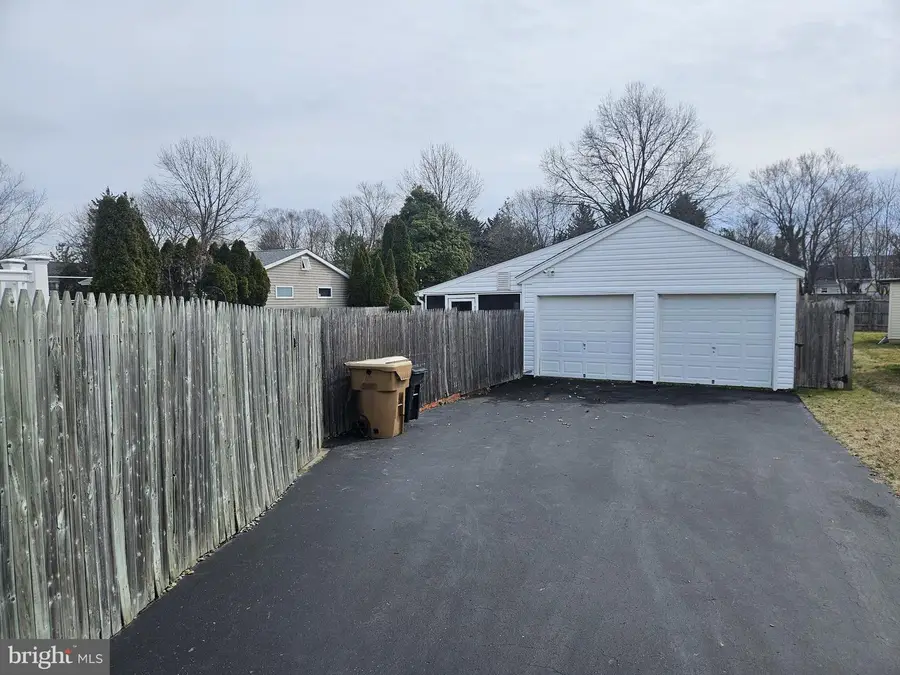 712 W 11th St, New Castle, DE 19720 - #3