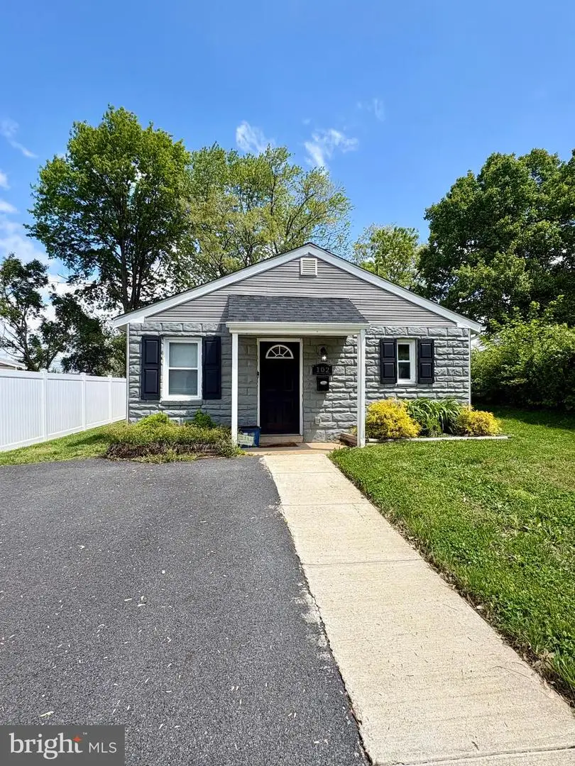 102 Oval Cir, Wilmington, DE 19801 - #1
