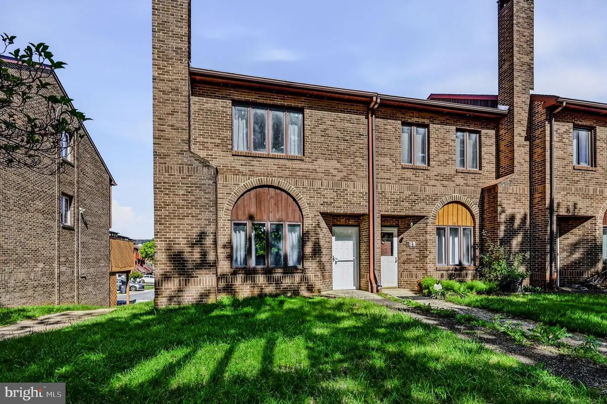 27 Servan Ct, Wilmington, DE 19805 - #1
