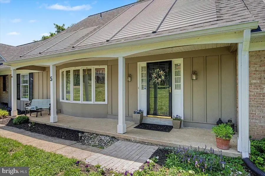 5 Tenby Chase Dr, Newark, DE 19711 - #2
