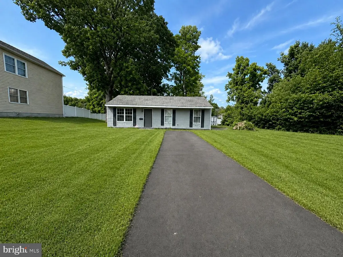 218 Meadowbrook Ave, Wilmington, DE 19804 - #1