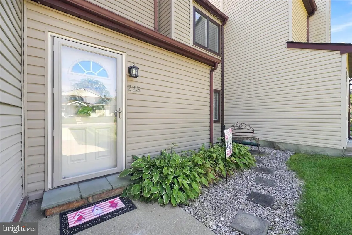 225 E Green Valley Cir, Newark, DE 19711 - #1