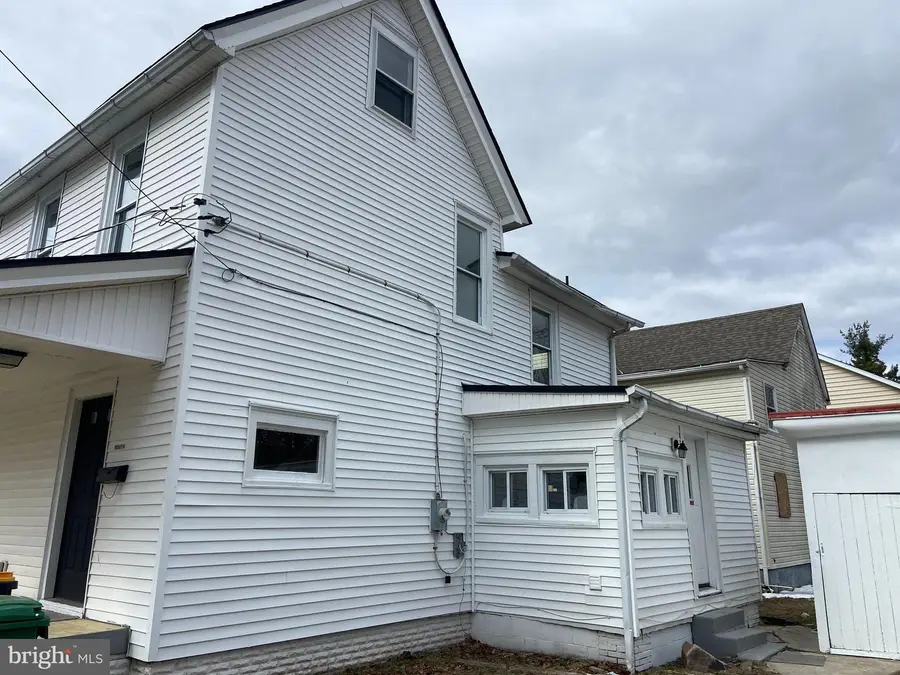 402 E King St, Seaford, DE 19973 - #2