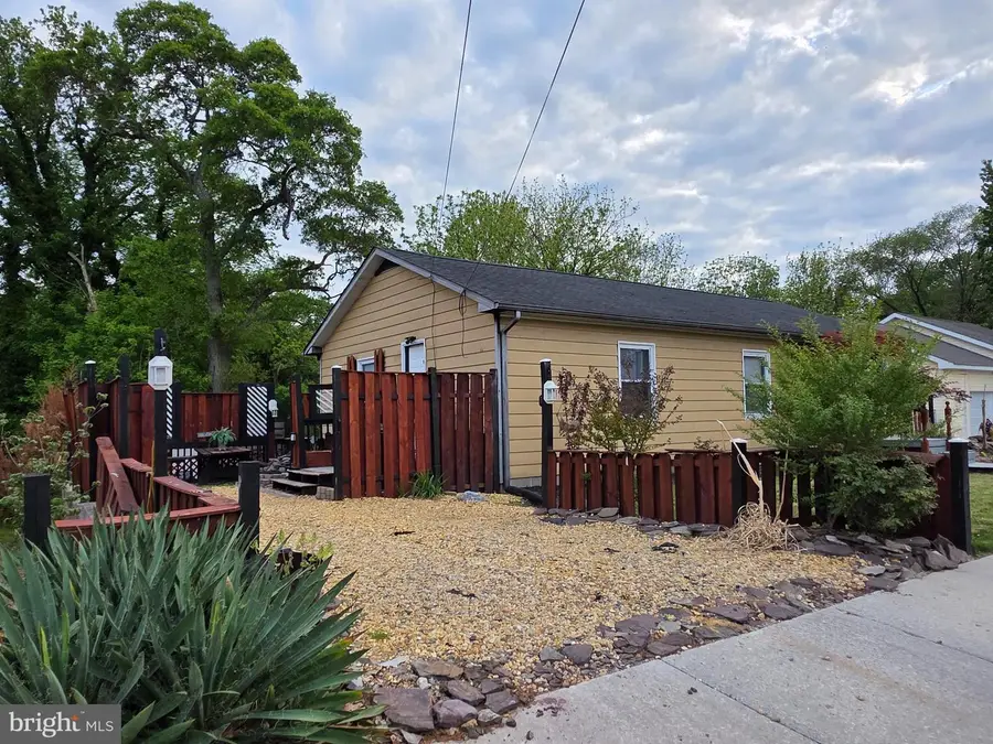 611 W 8th St, Laurel, DE 19956 - #3