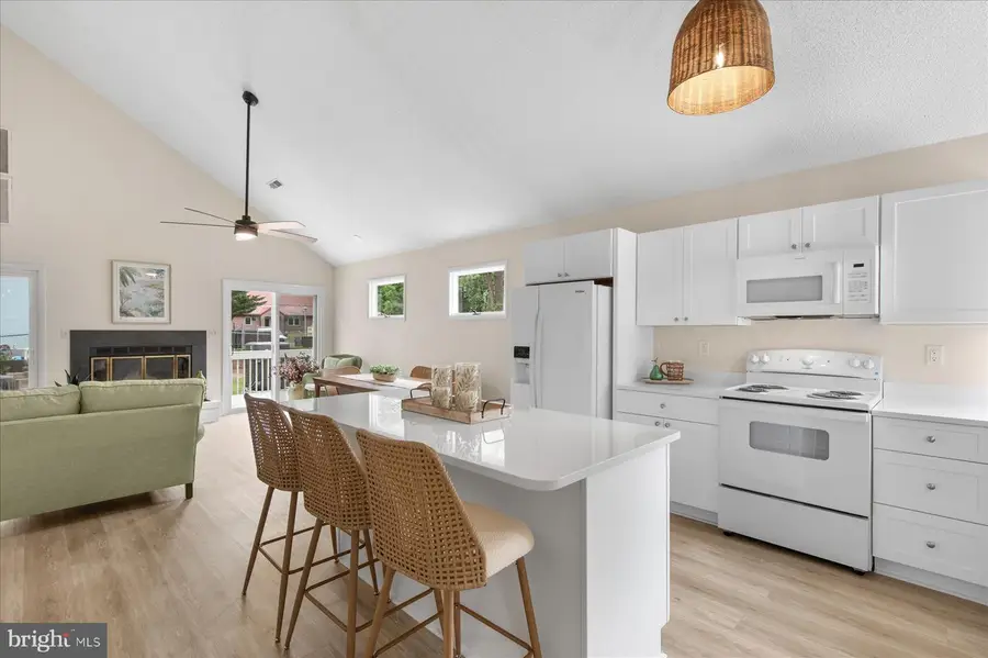 432 Collins St, Bethany Beach, DE 19930 - #3