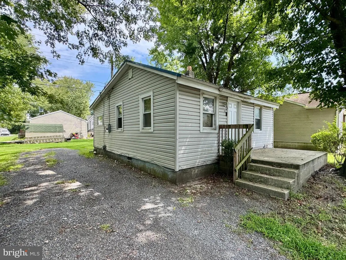 60 E Railroad Ave, Selbyville, DE 19975 - #1