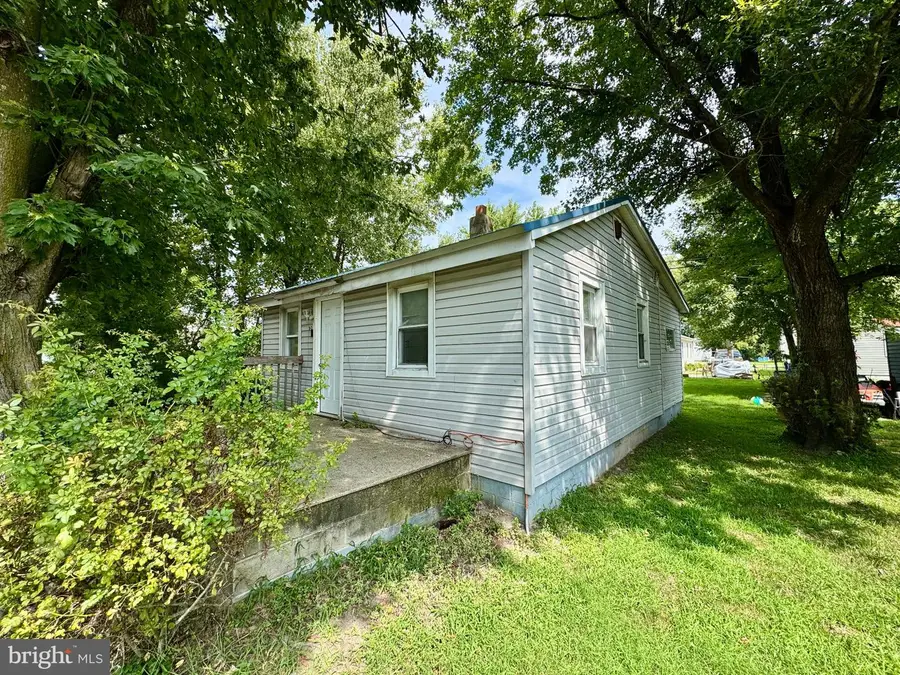 60 E Railroad Ave, Selbyville, DE 19975 - #2