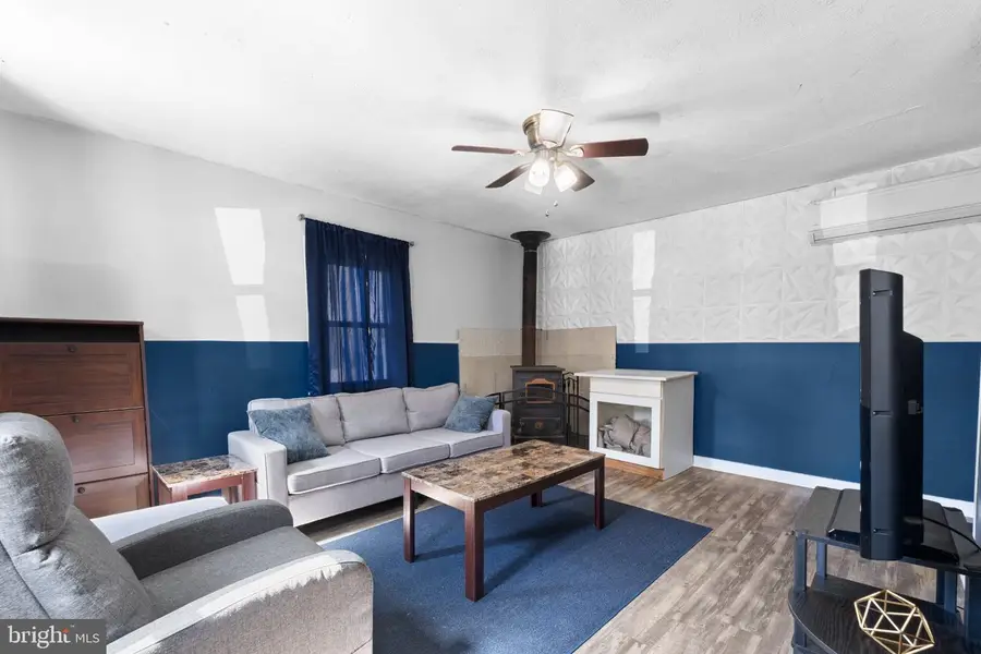 309 E 6th St, Laurel, DE 19956 - #2