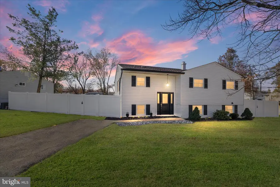 8918 Twin Ridge Dr, Glen Burnie, MD 21061 - Image #2