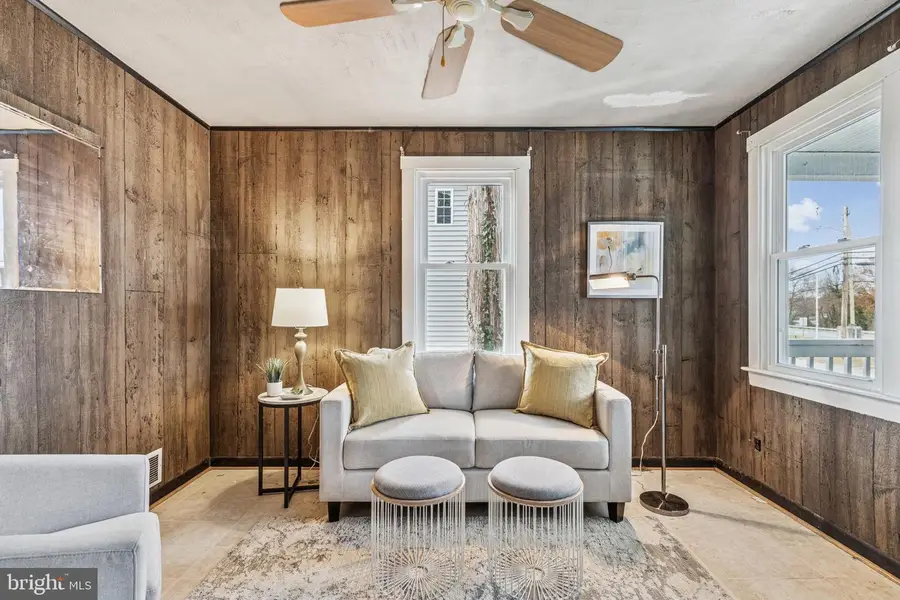 8426 Smallwood Ct, Pasadena, MD 21122 - Image #2