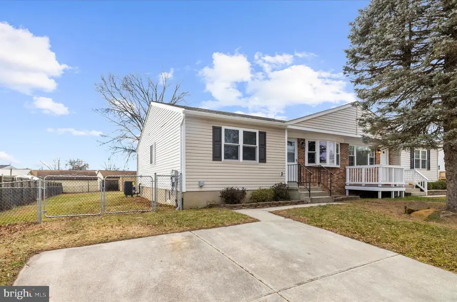 905 220th St, Pasadena, MD 21122 - #3