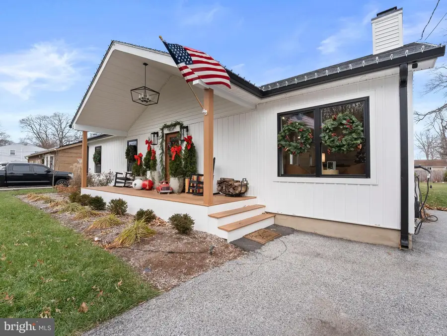 428 Royal Beach Rd, Pasadena, MD 21122 - Image #2