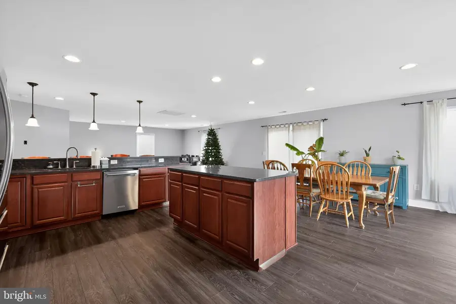 305 Oakwood Rd, Edgewater, MD 21037 - Image #2