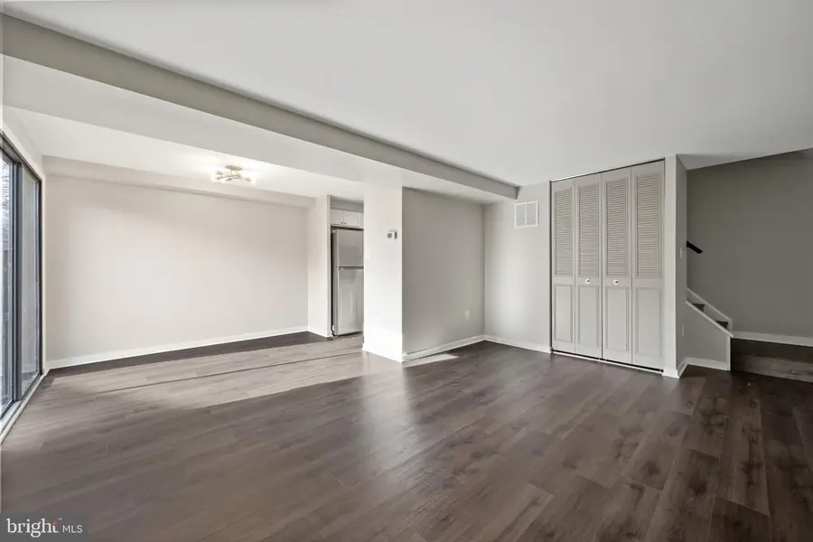 558 Glen Ct, Glen Burnie, MD 21061 - Image #2