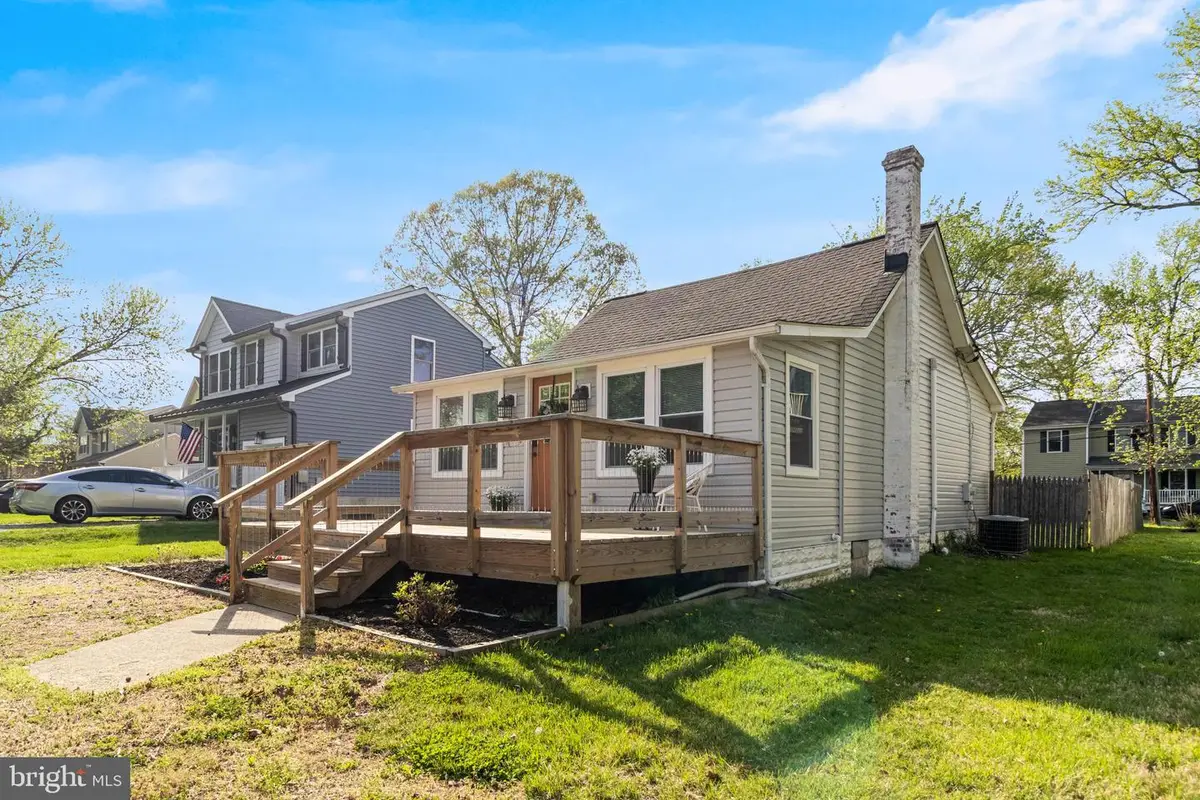 5063 Lerch Dr, Shady Side, MD 20764 - #1