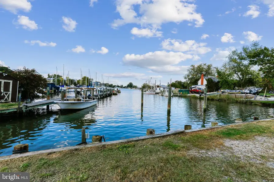 1462 Snug Harbor Rd, Shady Side, MD 20764 - Image #2