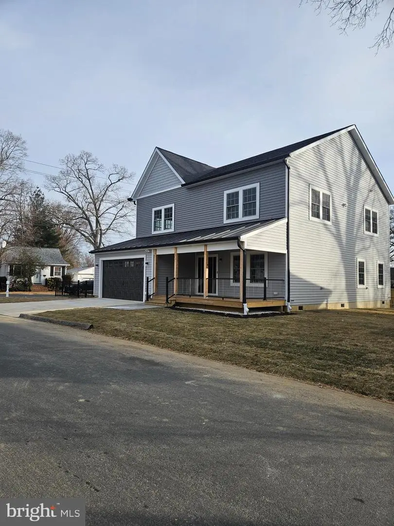 301 Oakwood Rd, Edgewater, MD 21037 - Image #1