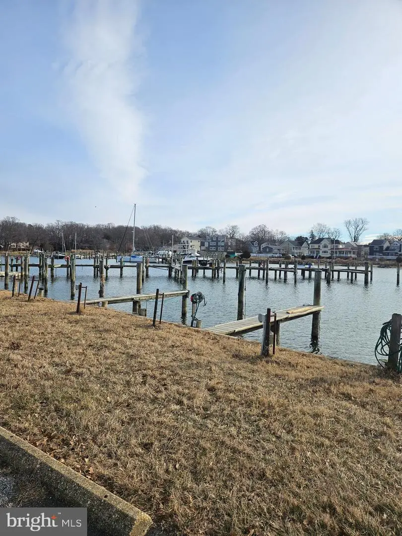 301 Oakwood Rd, Edgewater, MD 21037 - Image #3