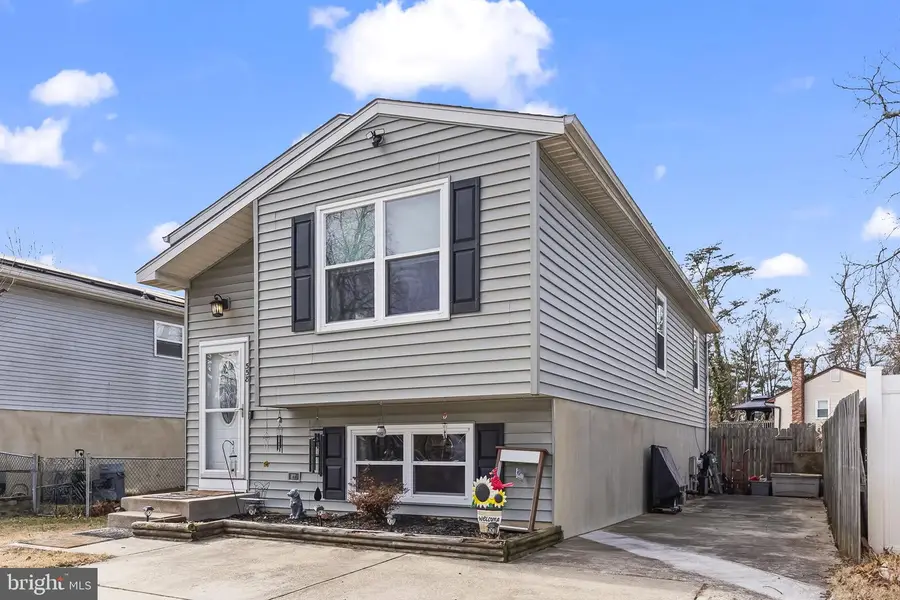 558 Elizabeth Ln, Glen Burnie, MD 21061 - Image #2