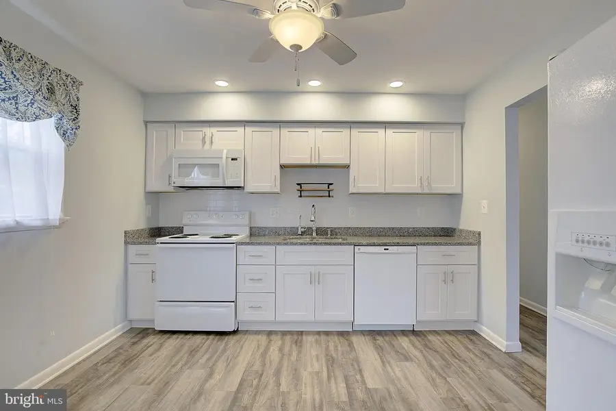 409-b Highland Dr, Edgewater, MD 21037 - Image #2