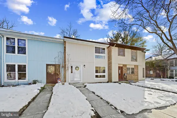 2004 Cambridge Dr, CROFTON, MD 21114