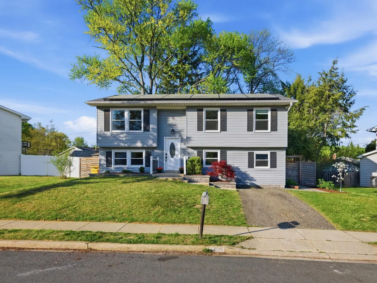 2296 Four Seasons Dr, Gambrills, MD 21054 - #1