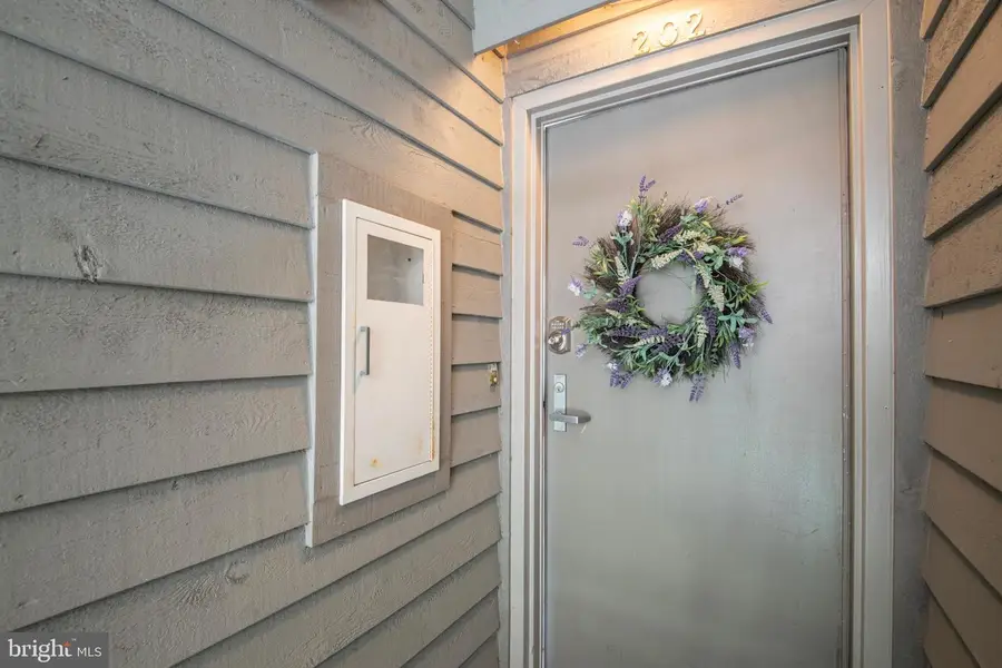 2118 Chesapeake Harbour Dr E #202, Annapolis, MD 21403 - #2