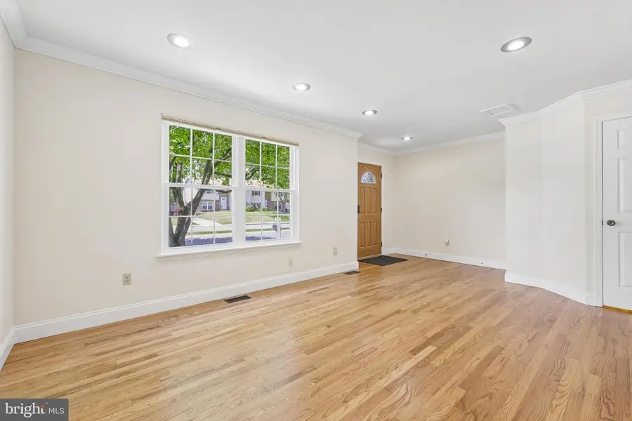 7961 Oakwood Rd, Glen Burnie, MD 21061 - #2