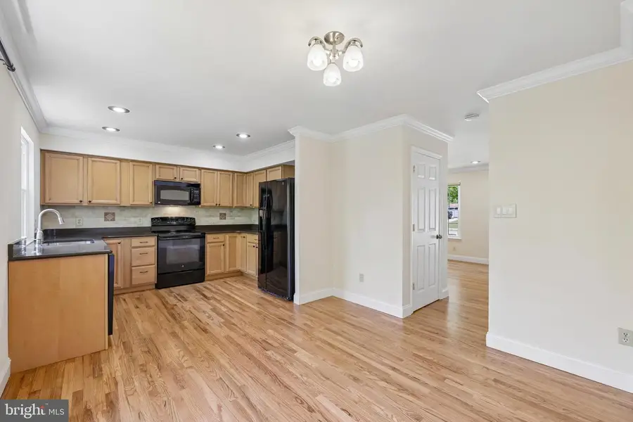 7961 Oakwood Rd, Glen Burnie, MD 21061 - #3