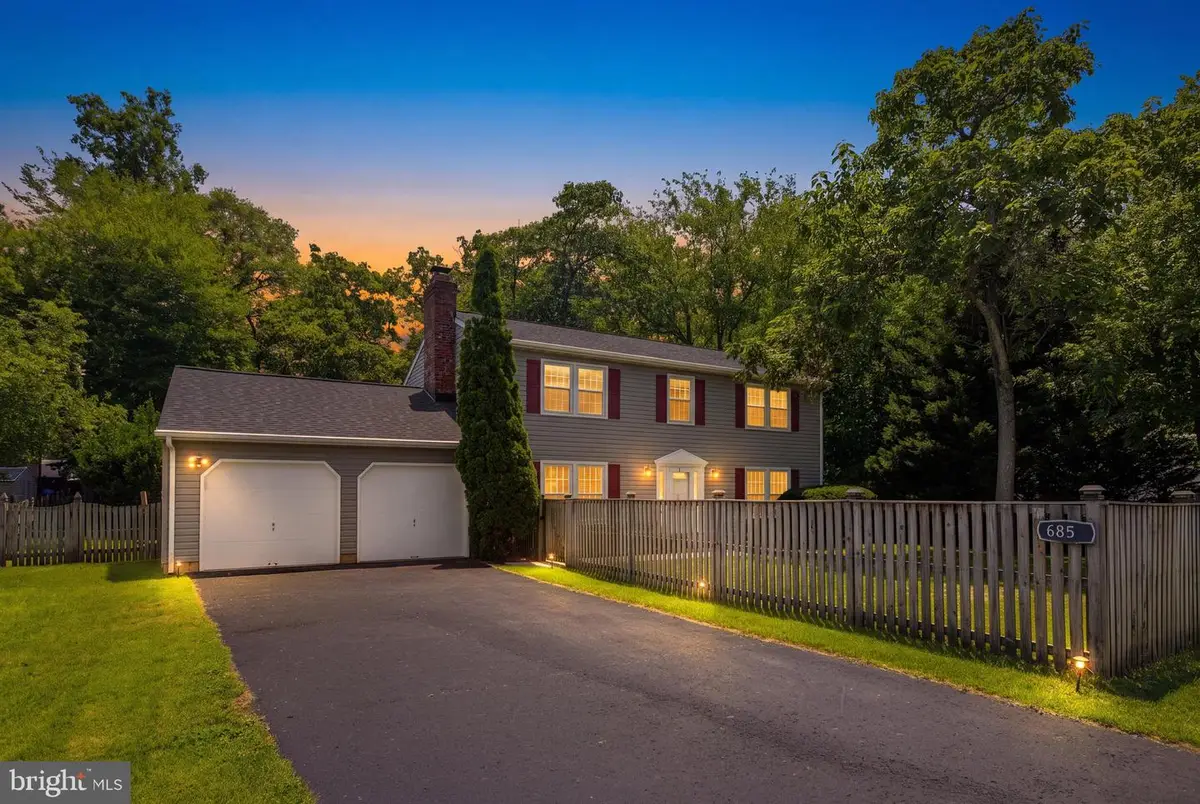 685 207th St, Pasadena, MD 21122 - #1