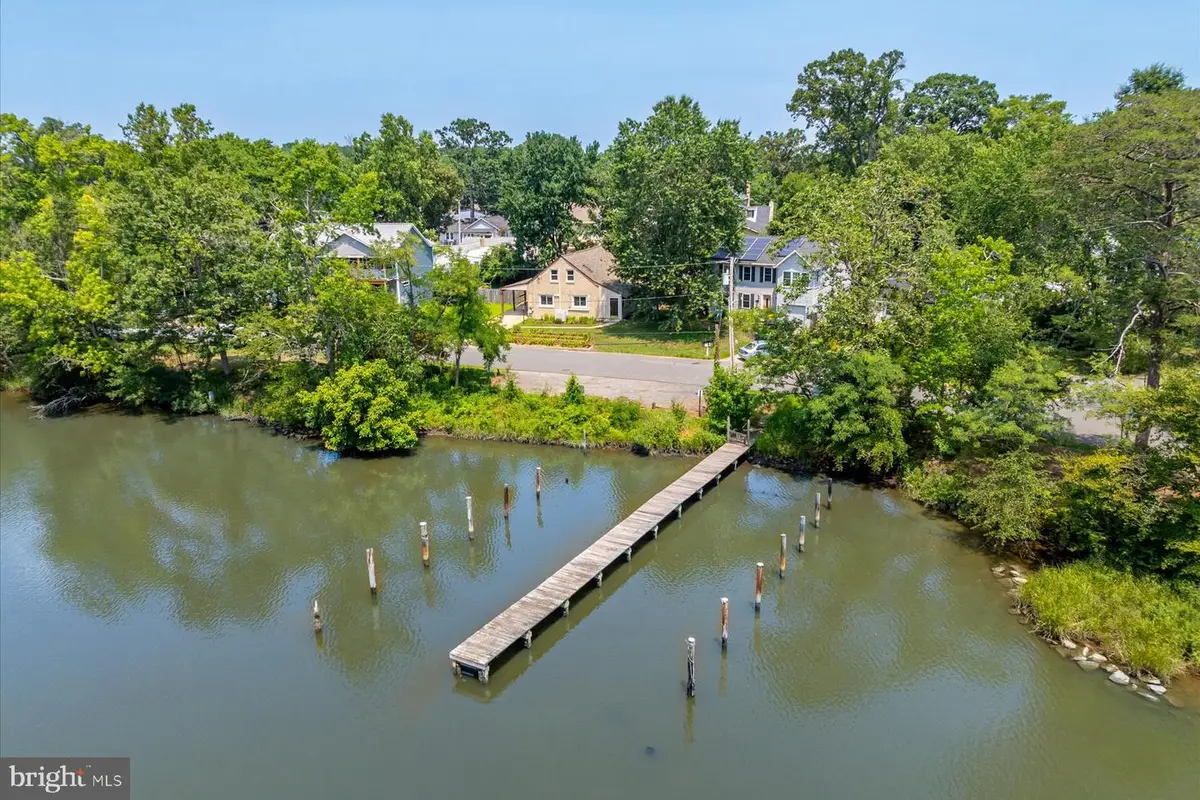2033 Shore Dr, Edgewater, MD 21037 - #1
