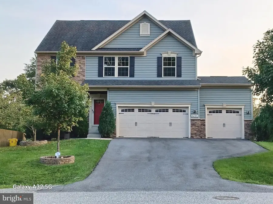 8209 Heraldry Dr, Severn, MD 21144 - #2