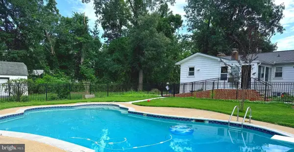 833 Meadow Rd, SEVERN, MD 21144