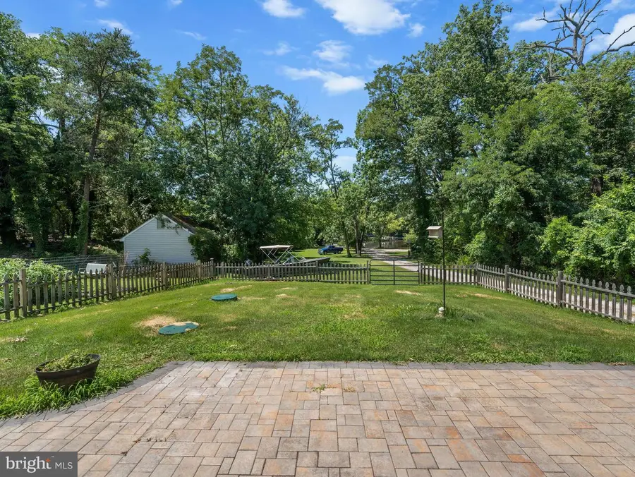 610 Laurel Dr, Pasadena, MD 21122 - #2