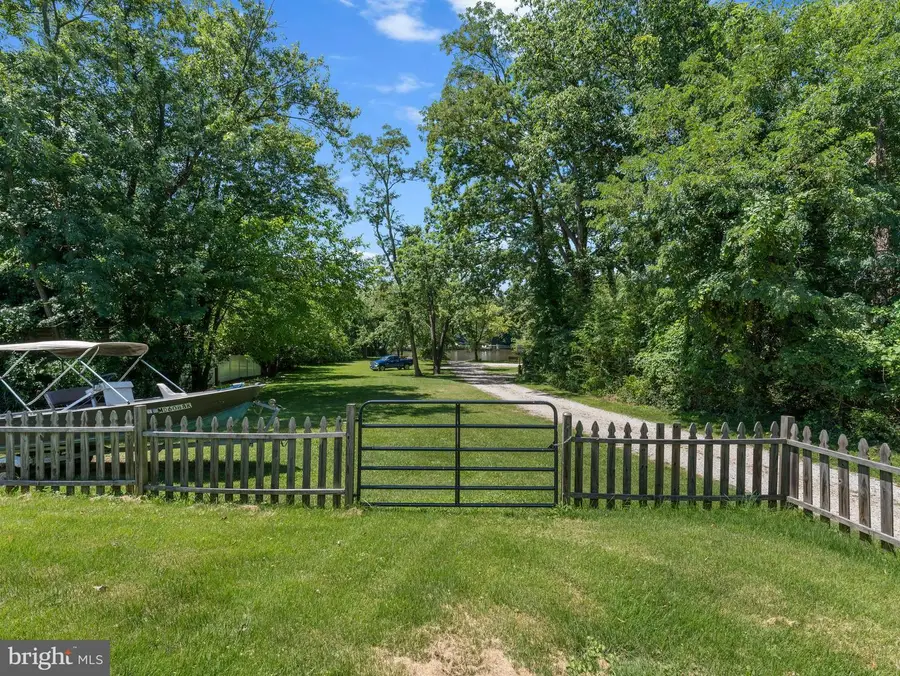 610 Laurel Dr, Pasadena, MD 21122 - #3