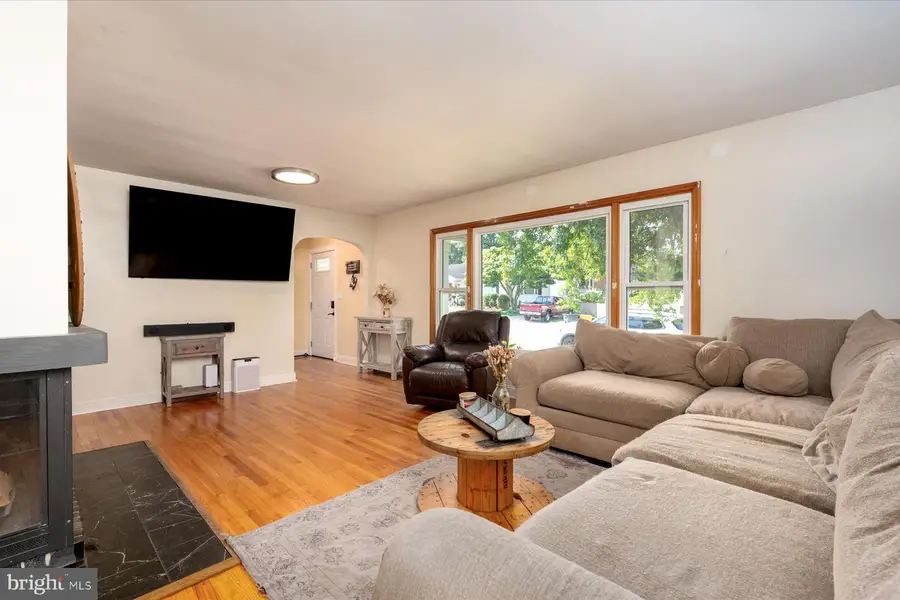 402 Joyce Dr, Glen Burnie, MD 21061 - #3
