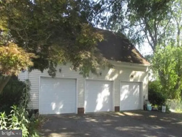 145 Edgewater Dr, Edgewater, MD 21037 - #2