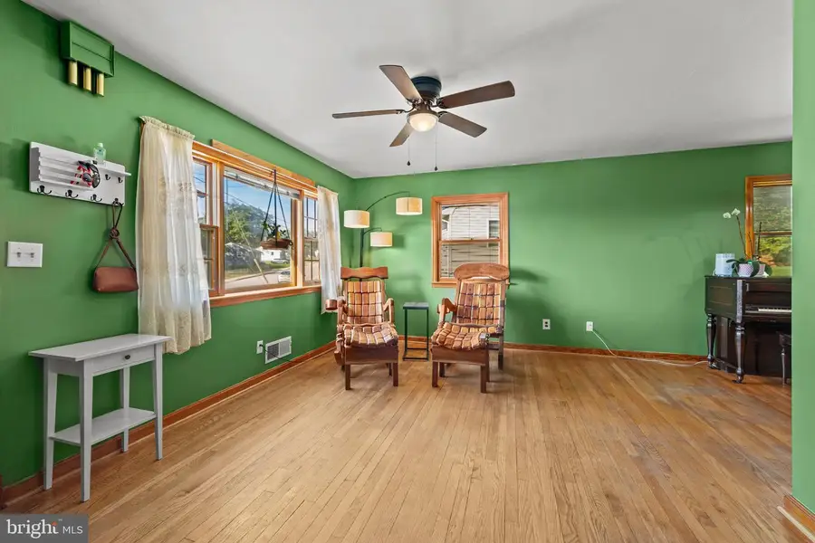408 Burwood Ave, Glen Burnie, MD 21061 - #3