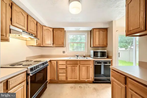 7997 Woodhall Dr, GLEN BURNIE, MD 21061