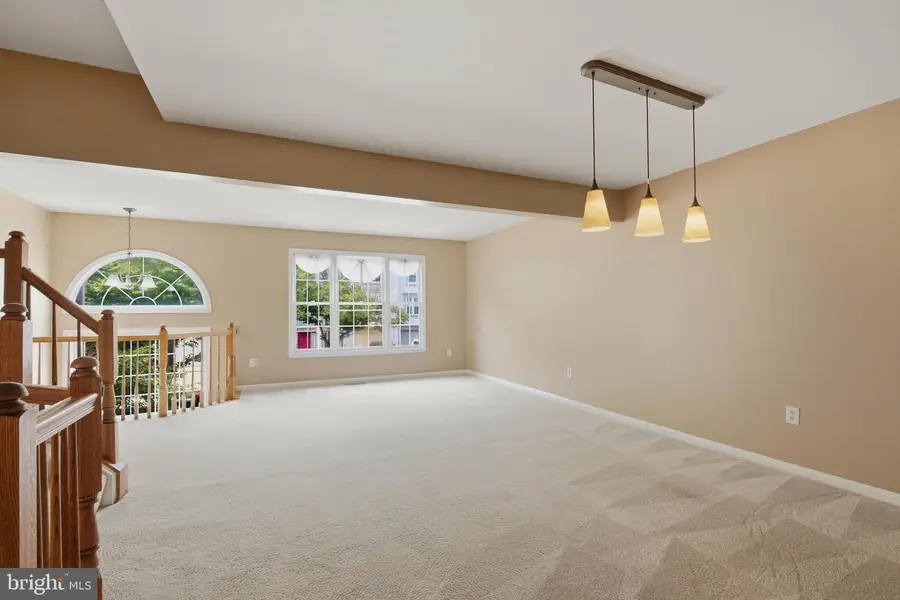 8609 Woodland Manor Dr, Laurel, MD 20724 - #2