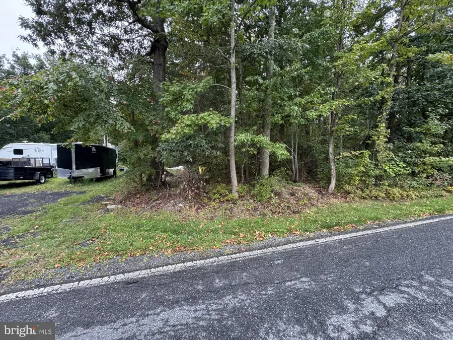 1635 Wall Dr, Pasadena, MD 21122 - #2