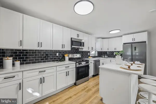 15 Penny Ln, PASADENA, MD 21122