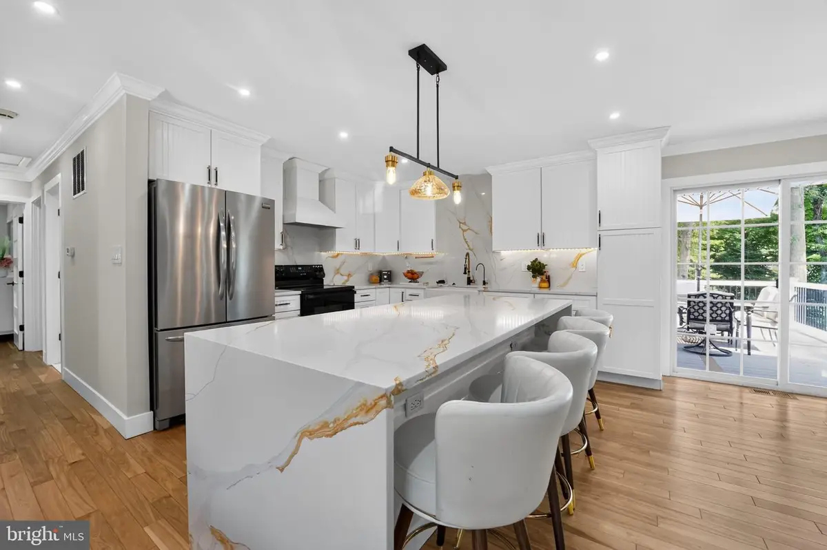327 Beach Dr, Annapolis, MD 21403 - #1