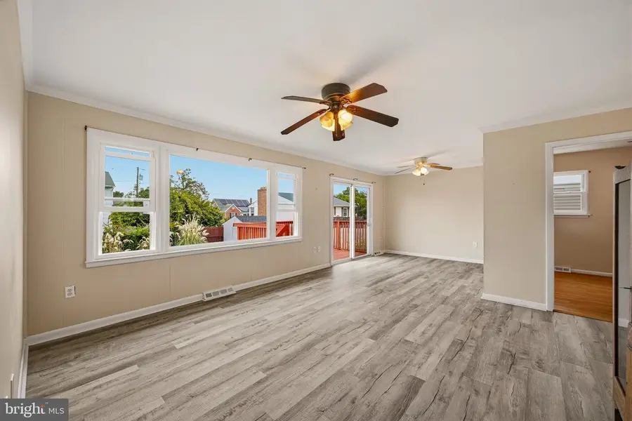 158 Riviera Dr, Pasadena, MD 21122 - #2