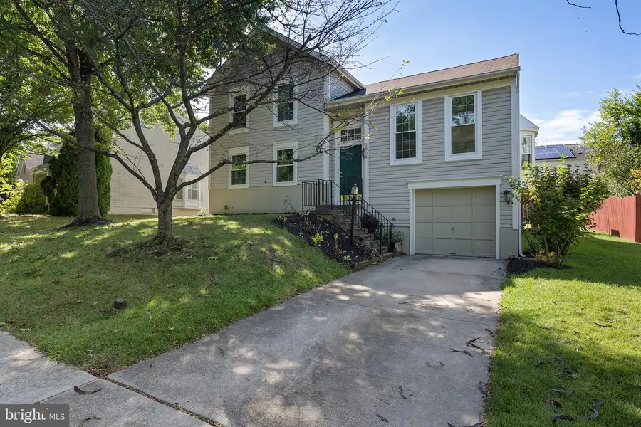 7906 Carriage Dr, Severn, MD 21144 - #2